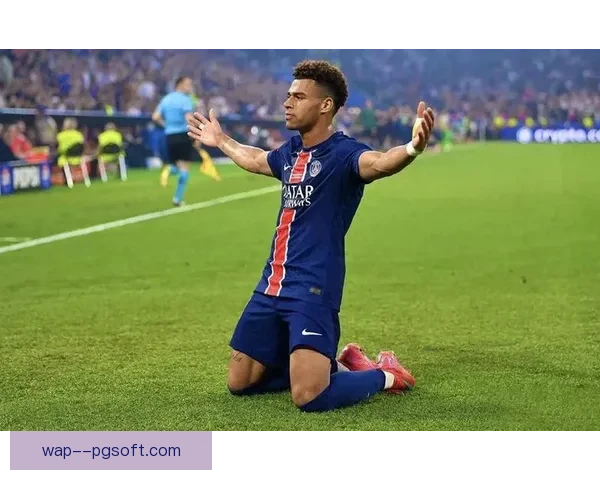 巴黎圣日耳曼正式签约法甲新星杜埃开启新赛季征程