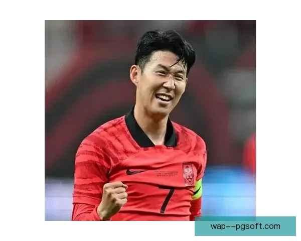 孙兴慜在韩国国家队训练营亲授年轻球员精准传中秘诀
