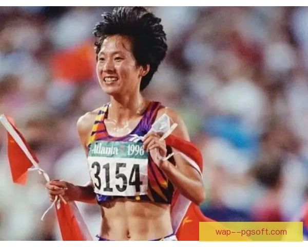 王军霞本垒打得分，老将跨界赛场刷新观众认知
